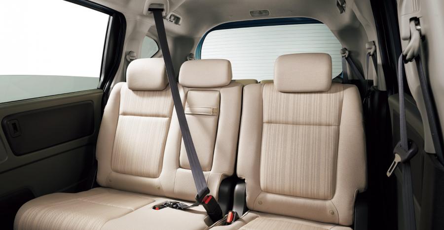 Интерьер Honda Freed Hybrid 2016 года  (фото 8 из 16)